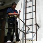Těžkooděnci zavítali za studenty na zátěžový kurs