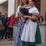 Maorská skupina předvedla rituální bojový tanec a zazpívala Škoda lásky