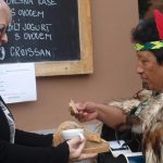 Maorská skupina předvedla rituální bojový tanec a zazpívala Škoda lásky