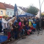 Maorská skupina předvedla rituální bojový tanec a zazpívala Škoda lásky