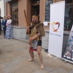 Maorská skupina předvedla rituální bojový tanec a zazpívala Škoda lásky