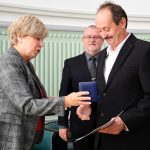 Hejtmanka udělila třináct plaket za péči Jihočechů o válečné hroby