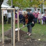 Hejtmanka Ivana Stráská zasadila ve Strakonicích pamětní lípu