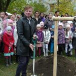 Hejtmanka Ivana Stráská zasadila ve Strakonicích pamětní lípu