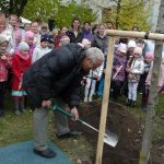 Hejtmanka Ivana Stráská zasadila ve Strakonicích pamětní lípu