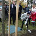 Hejtmanka Ivana Stráská zasadila ve Strakonicích pamětní lípu