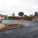 Pod poliklinikou v Jindřichově Hradci vyrostlo nové parkoviště