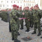 Na slavnostním nástupu vojenské posádky Tábor uctili padlé vojáky a válečné veterány