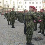 Na slavnostním nástupu vojenské posádky Tábor uctili padlé vojáky a válečné veterány