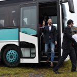 Balvanům sváteční oblečení štěstí nepřineslo