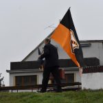 Balvanům sváteční oblečení štěstí nepřineslo