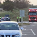 Záchranáři a policisté upřesňují informace z tragické nehody u Drhovle