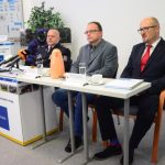 Mrazivé střípky tragického rána: Do bytu v Boru vrazila zásahovka, smrtelně zraněné ženy bojovaly o život
