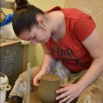 V Bechyni studenti soutěží v točení keramiky. Prvenství zůstalo doma!