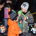 Žďárské děti oslavily Martina s lampióny v rukou ve zhasnuté obci