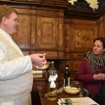 Večer otevřených dveří v milevském klášteře nabídl i ochutnávku mešního vína v sakristii baziliky