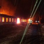 S obrovským požárem truhlárny bojovalo deset cisteren. Škoda přesáhne 20 milionů