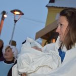 V Křenovicích zahájili advent živým betlémem. Účinkoval i sedmitýdenní Ježíšek