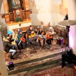 Adventní koncert prachatické ZUŠ zaplnil kostelík na Libínském Sedle