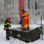 Hasičští lezci ze tří okresů cvičně zachraňovali na zasněžené lanovce na Kleť