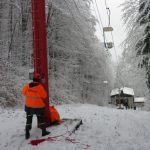Hasičští lezci ze tří okresů cvičně zachraňovali na zasněžené lanovce na Kleť