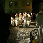 Nádherný živý betlém s Boučkem a anděly pod vimperskou zvonicí