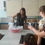 Zmrzlým banánem se dá zatlouct hřebík. Výuka fyziky na Zlaté stezce ožila