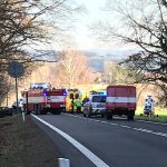 Řidiči pozor! Silnice I/19 u Orlíka nad Vltavou neprůjezdná. Přistává vrtulník záchranářů