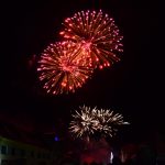 Nebe nad Protivínem rozsvítil novoroční ohňostroj. Letos ho doprovodily hity z bondovek