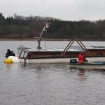 Extrémní zásah hasičů: Dvacet hodin zachraňovali na Orlíku houseboat