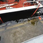Extrémní zásah hasičů: Dvacet hodin zachraňovali na Orlíku houseboat