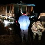 Extrémní zásah hasičů: Dvacet hodin zachraňovali na Orlíku houseboat