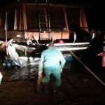 Extrémní zásah hasičů: Dvacet hodin zachraňovali na Orlíku houseboat