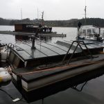 Extrémní zásah hasičů: Dvacet hodin zachraňovali na Orlíku houseboat