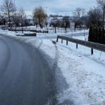 Dvě ženy skončily s autem na střeše v požární nádrži