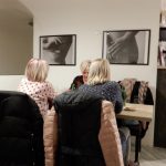 Nahota lidského těla a krajiny je tématem fotografií mladé umělkyně