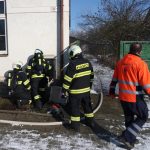 Po požáru v rodinném domě našli hasiči uhořelého člověka