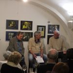 Od koláže po sochu: Písečtí umělci vystavují ve Vykulené Sově