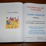 Letošní první jihočeské miminko dostalo od hejtmanky zlatý přívěsek s řetízkem