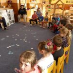 Setkání dětí ze Skalky se seniorkou a nad sociálními službami