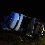 Na Hluboké spadl strom na dům, u Kunžaku poryv větru převrátil dodávku