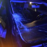 Na Hluboké spadl strom na dům, u Kunžaku poryv větru převrátil dodávku