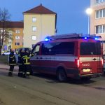 Na Hluboké spadl strom na dům, u Kunžaku poryv větru převrátil dodávku