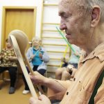 Seniorům u Mistra Křišťana v Prachaticích pomáhala muzikoterapie
