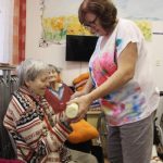 Seniorům u Mistra Křišťana v Prachaticích pomáhala muzikoterapie