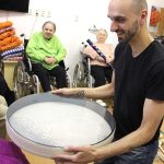 Seniorům u Mistra Křišťana v Prachaticích pomáhala muzikoterapie