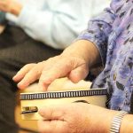 Seniorům u Mistra Křišťana v Prachaticích pomáhala muzikoterapie