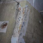 Temné sklepy kestřanské tvrze. Návštěva proběhla v noci za svitu svíček