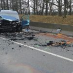 Po nehodě u Hluboké nad Vltavou hasiči vyprošťovali dva lidi