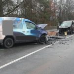 Po nehodě u Hluboké nad Vltavou hasiči vyprošťovali dva lidi
